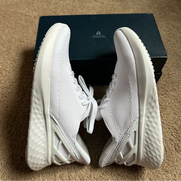 Kizik Athens Hands-Free Sneaker in White Size Women 7 / Men 5.5 - Picture 14 of 16